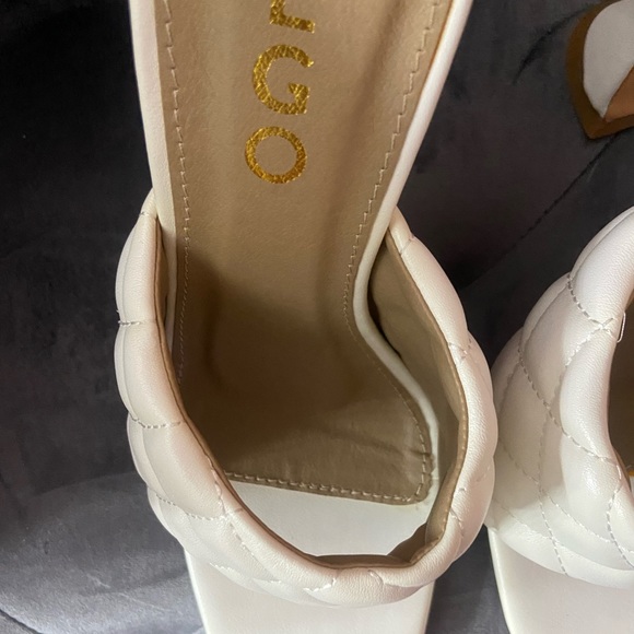 HEELS - Picture 2 of 4